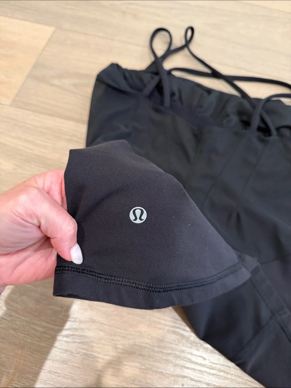LULULEMON Black Exquisite Tank Full On Luon Yoga Coolmax Active Gym Top Size 8